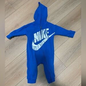 9M Nike